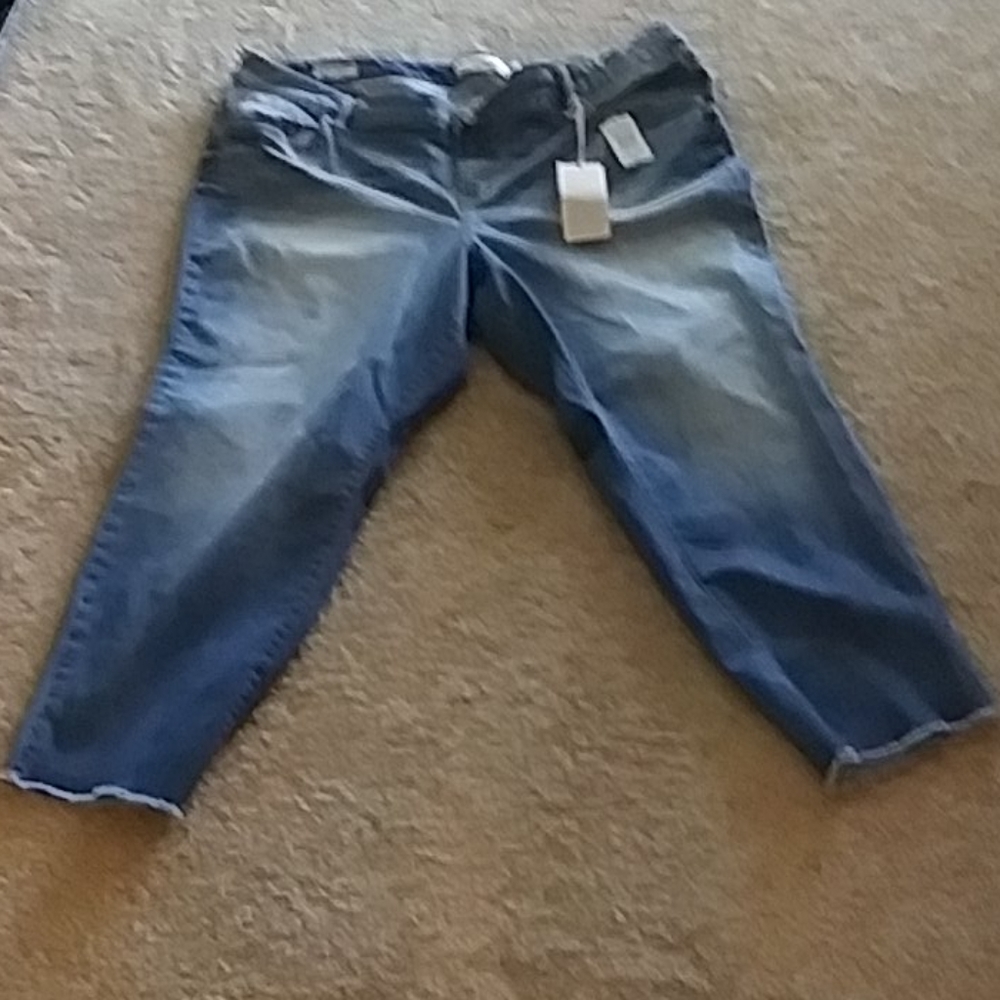 NWT Torrid Boyfriend Jeans - Picture 1 of 9